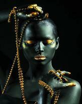 Без бренда «Девушка в черно-золотом макияже» в Ульяновске в интернет-магазине  Без бренда «Девушка в черно-золотом макияже» в Ульяновске