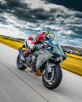 Стремительная езда на мотоцикле